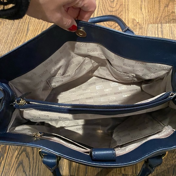 Michael Kors Hamilton Leather Tote - Picture 11 of 13